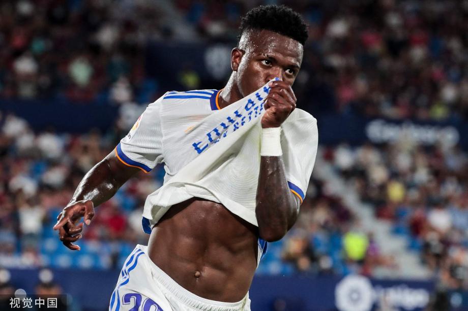 亚特兰大4-0十人热那亚晋级意杯8强，吉姆西蒂、德容恩破门