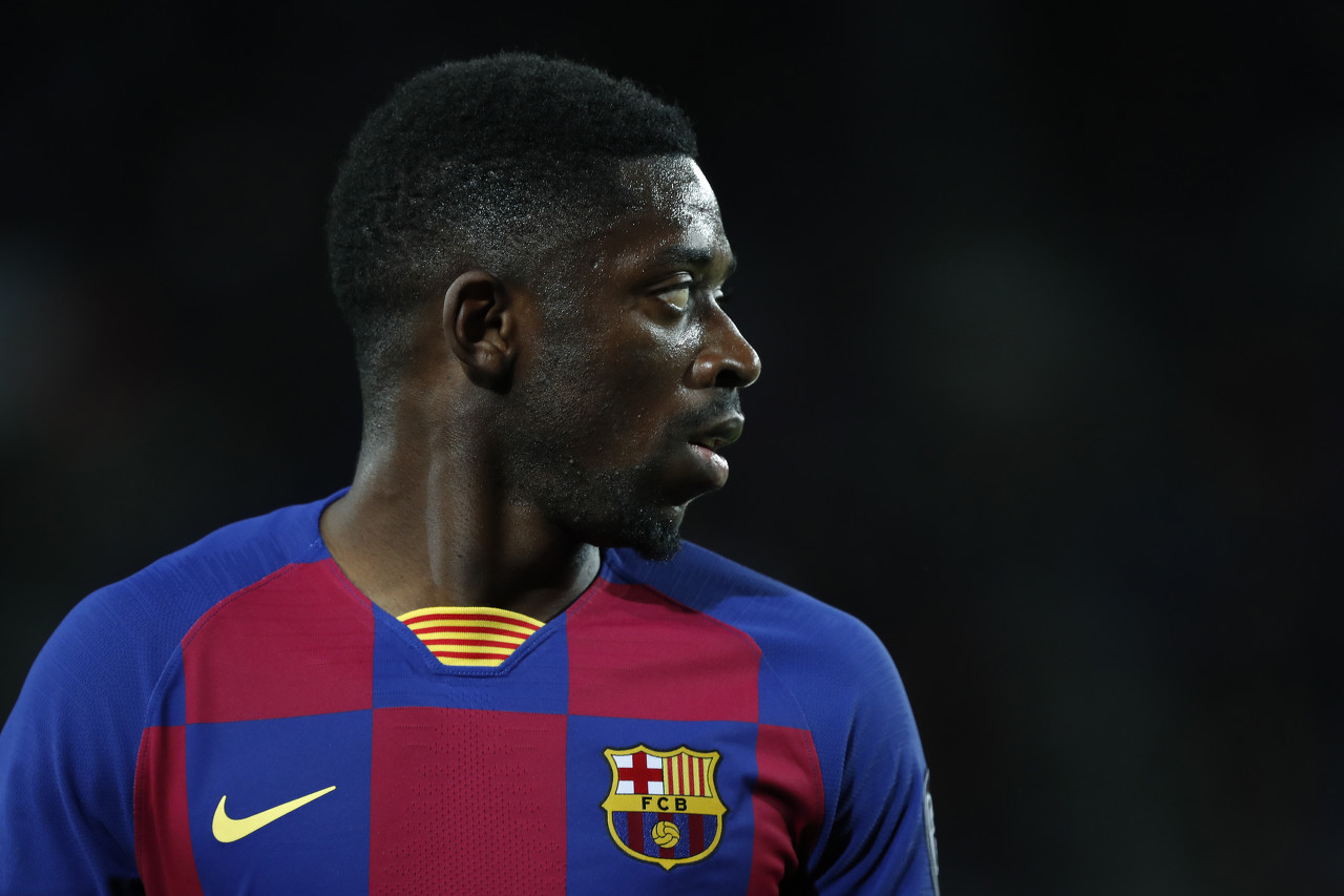 一斯佩齐亚球迷掉进看台和球场之间的沟里，被送进重症监护室