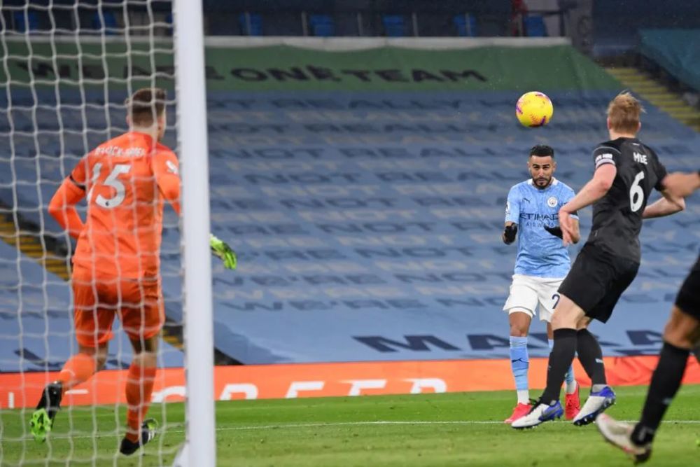 恩昆库转战意甲后表现低迷，转会费3700万欧元成“水漂”，难复巅峰状态。