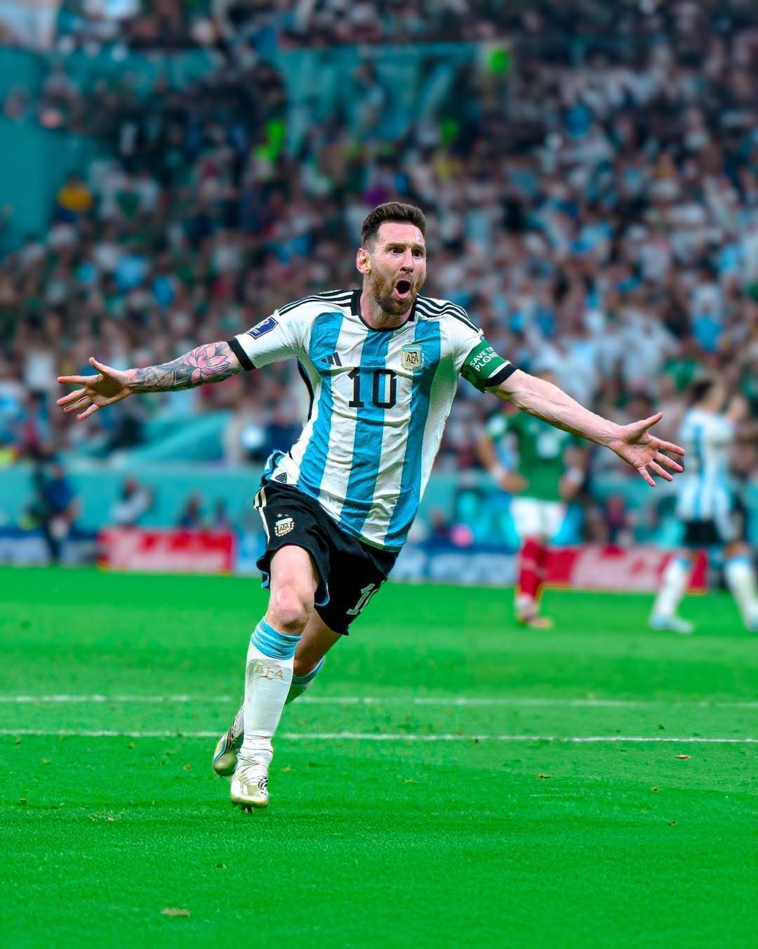 WTT香港总决赛选手城市照，王楚钦率先到达拍照地点