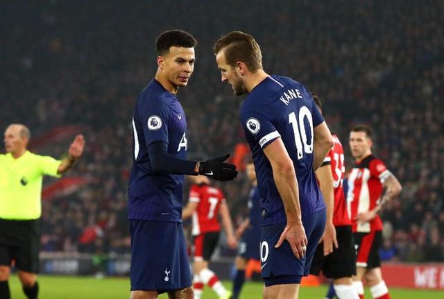 传承足球明星联赛“川辽对决”再现甲A经典，“四川雄起”唤起一代球迷记忆