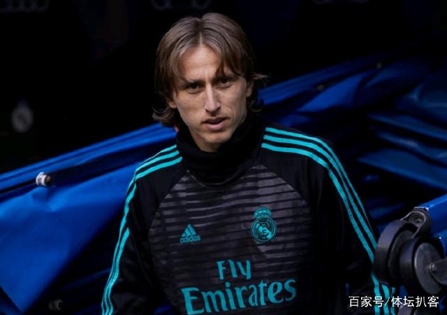 手感火热！里夫斯半场8中6贡献19分5篮板