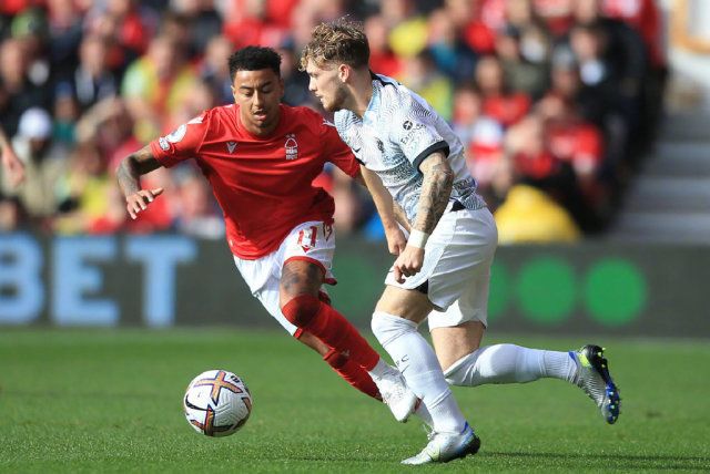 拜仁积极追求梅努，欲将其打造成欧冠核心，但曼联与意甲球队争夺，形势激烈。